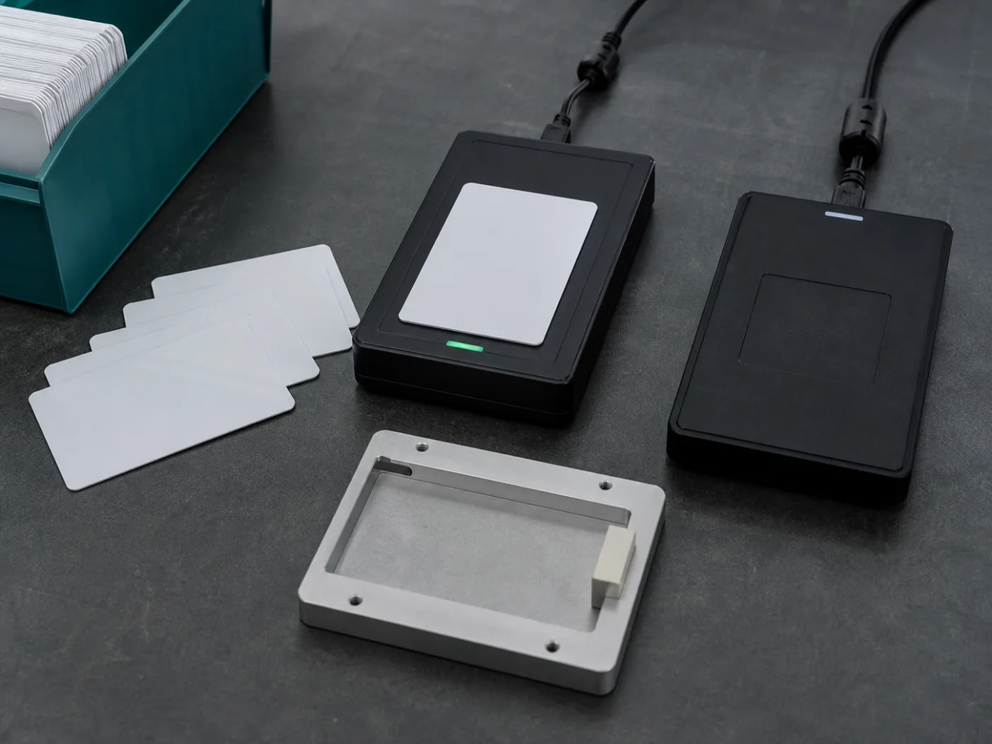 13,56-MHz-RFID-Karten in einer professionellen, markenfreien Anwendung