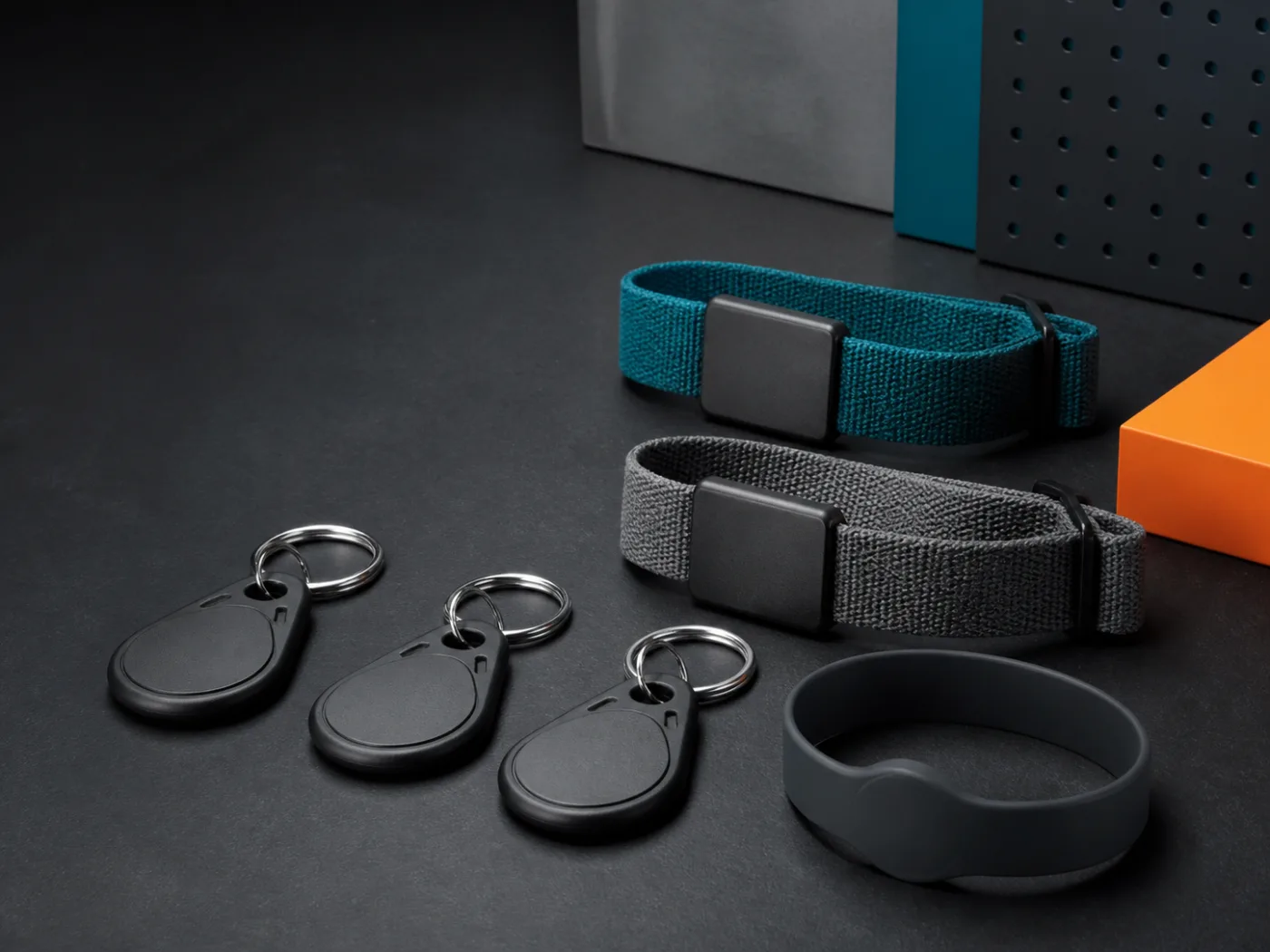 RFID-Schlüsselanhänger und Armbänder